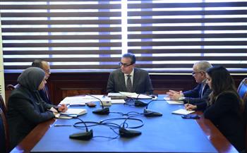 وزير الصحة يوجه بتسريع توريد مفاصل الركبة والحوض لإنهاء قوائم انتظار جراحات تغيير المفاصل