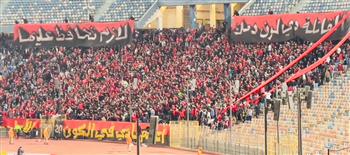 الدوري الممتاز.. الجماهير للاعبي الأهلي.. الفانلة دي لون دمك.. لازم تحافظ عليها."