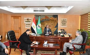 محافظ الفيوم يبحث مع رئيس هيئة الأوقاف ومساعد الوزير للشئون الهندسية عددًا من الملفات الحيوية