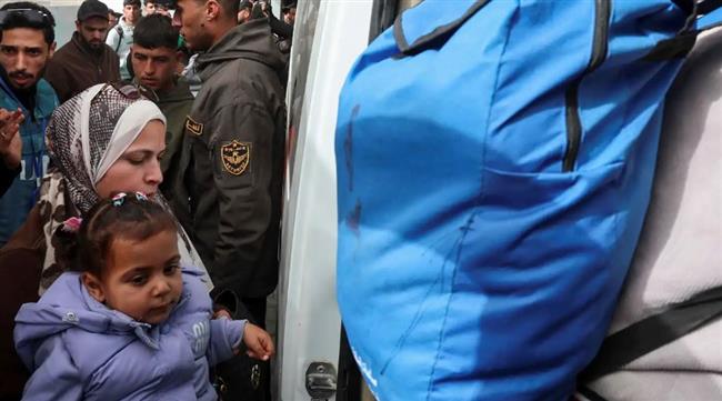 تفاصيل وصول 5 حافلات إلى خان يونس تقل عددا من المسافرين العائدين إلى قطاع غزة