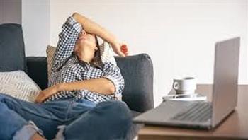 عادات يومية صامتة تؤذي عمودك الفقري.. انتبهي لها