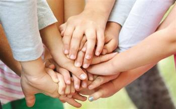 اليوم الدولي للأخوة الإنسانية.. كيف نربي أطفالنا على احترام اختلافات الآخرين؟| خاص