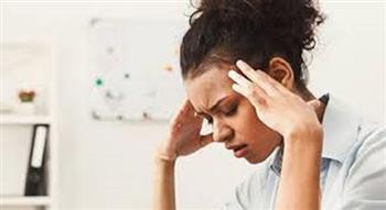 كيف يؤثر التوتر وقلة النوم والحالة النفسية علي صحة البشرة؟ خبراء يجيبون