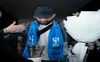 كريم بنزيما يصل إلى الرياض لبدء مشواره مع الهلال السعودي