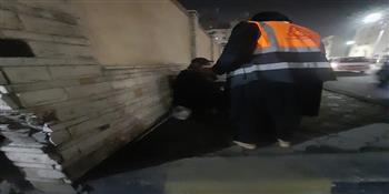 فرق التدخل السريع تكثف حملاتها الليلية.. وتنقذ أطفال وكبار بلا مأوى وتوزع وجبات بالفيوم وبورسعيد