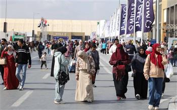 معرض القاهرة الدولي للكتاب يقترب من 6 ملايين زائر 