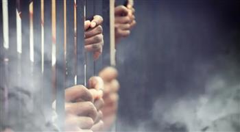 آلاف النزلاء ينامون أرضًا.. دولة تبحث استئجار "سجون" في الخارج