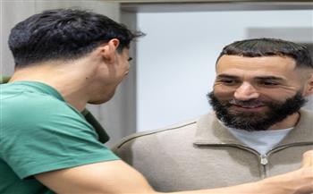 استقبال حافل لكريم بنزيما لدى وصوله نادي الهلال السعودي
