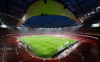 كأس الرابطة.. ملعب الإمارات يتزين لاستضافة مباراة أرسنال أمام تشيلسي