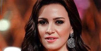 ريهام عبد الغفور  ومعها طفل رضيع في البوستر الرسمي  ل"حكاية نرجس"  