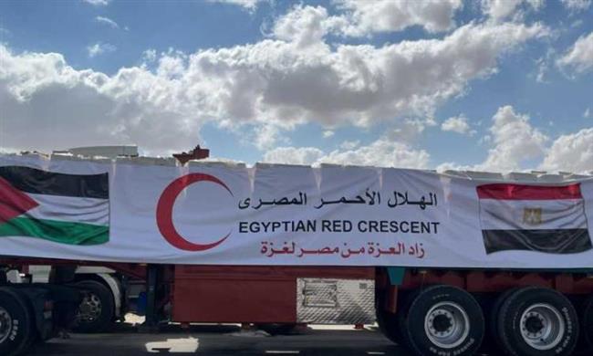 قافلة "زاد العزة" الـ131 تدخل إلى الفلسطينيين في قطاع غزة