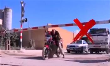 النقل تجدد مناشدتها المواطنين الالتزام بتعليمات السكك الحديدية عند عبور المزلقانات