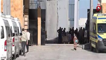 وصول دفعة جديدة من الفلسطينيين العائدين إلى معبر رفح استعدادا لدخول قطاع غزة