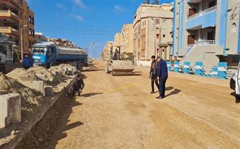 محافظ كفرالشيخ يتابع أعمال الرصف بمنطقة الفنار بمصيف بلطيم