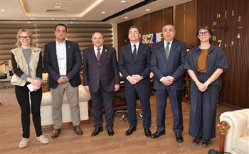 محافظ بورسعيد يستقبل سفينة مساعدات غذائية قادمة من فرنسا لأهالي غزة