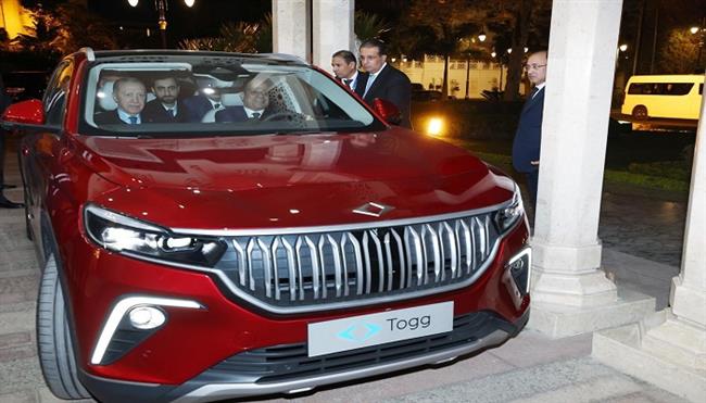 الرئيس التركي يهدي الرئيس السيسي سيارة كهربائية بمناسبة زيارته الحالية إلى مصر (فيديو)