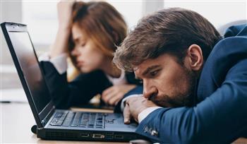 سلوكيات لا يدركها الرجل تكشف عن معاناته الداخلية.. تعرفي عليها