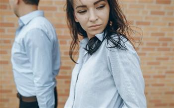 الفرق بين الحب والتعلق المؤلم.. كيف تعرفين مشاعرك الحقيقية؟