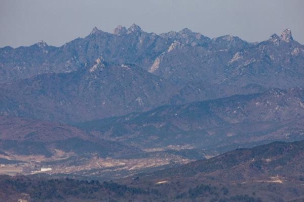 كوريا الجنوبية تقترح على واشنطن تولي جيشها إدارة أجزاء من المنطقة المنزوعة السلاح
