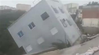 بالفيديو.. لحظة انهيار منزل من 3 طوابق بسبب سيول المغرب