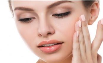 لإشراقة طبيعية للشفاه والخدود دون منتجات تجميل.. إليك هذه المكونات