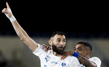 الدوري السعودي.. كريم بنزيما يفتتح أهدافه مع الهلال في مرمى الأخدود
