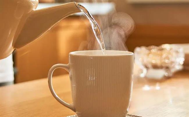 شرب الماء الساخن يوميًا.. ماذا يحدث لجسمك عند اتباع هذه العادة؟