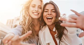 لو انتهت صداقتك فجأة.. هل تعطينها فرصة أم تغلقين الباب؟