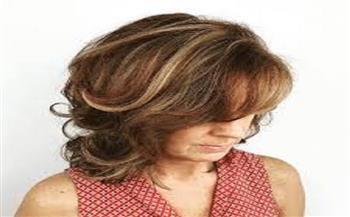 لون شعرك بعد الأربعين.. درجات ترفع سنك وأخرى تزيدك شباب
