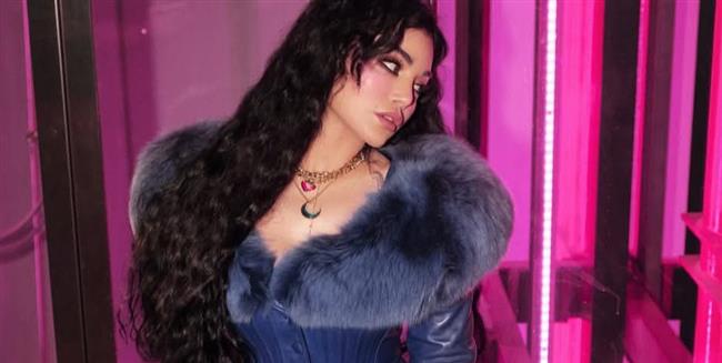 هيفاء وهبي تروج لأغنيتها بستايل جديد