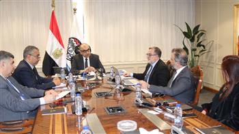 وزير قطاع الأعمال العام يبحث مع شركة إسبانية سبل التعاون في مشروعات بيئية مستدامة بالشركات التابعة