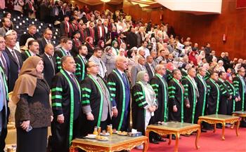 رئيس جامعة كفر الشيخ يشهد حفل تخريج طلاب كلية الطب البشري الدفعة السادسة