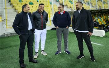 دوري أبطال إفريقيا.. السفير المصري بالجزائر يؤازر الأهلي في المران