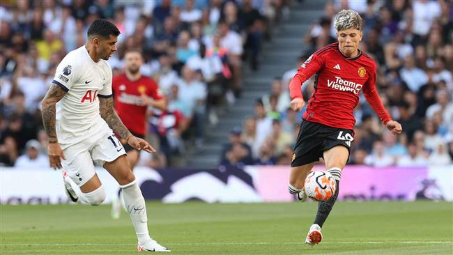 الدوري الإنجليزي.. القناة الناقلة لمباراة مانشستر يونايتد يسعى وتوتنهام  