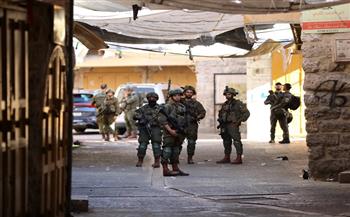 اقتحامات ومداهمات واسعة لقوات الاحتلال الإسرائيلي في عدة مناطق بالضفة الغربية