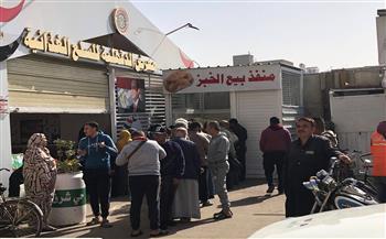 محافظ الدقهلية يتفقد منفذ بيع الخبز المدعم بالمعرض الدائم في المنصورة