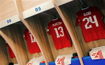 دوري أبطال أفريقيا.. قمصان الأهلي تزين الملعب قبل انطلاق لقاء شبيبة القبائل