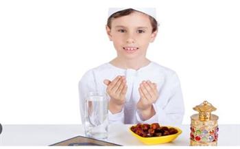 هل يجوز تعويد الأطفال على الصيام رغم صغر سنهم؟.. أمين الفتوى يوضح