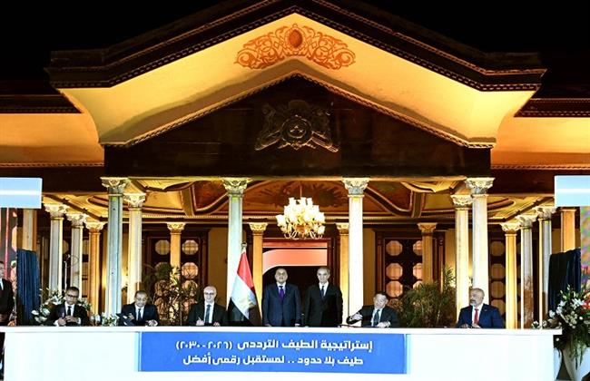 رئيس الوزراء يشهد توقيع أكبر صفقة للترددات في تاريخ قطاع الاتصالات