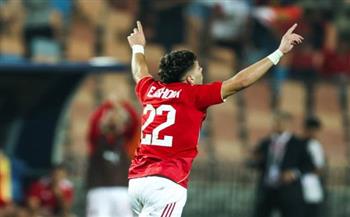 إمام عاشور يسافر إلى السعودية لأداء مناسك العمرة 