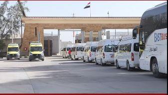 رصد الاستعدادات أمام الجانب المصري من معبر رفح لدخول الدفعة الخامسة من الفلسطينيين لقطاع غزة