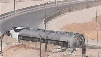 انقلاب سيارة مواد بترولية بمطلع محور حسب الله الكفراوي