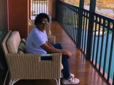 محمد منير يصوّر إعلان رمضاني  من منزله في أسوان