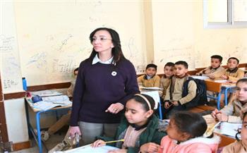محافظ البحيرة تقرر اقالة مديرة مدرسة بدمنهور للتقصير فى المتابعة والإشراق