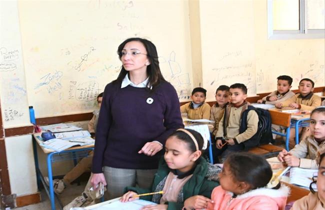 محافظ البحيرة تقرر اقالة مديرة مدرسة بدمنهور للتقصير فى المتابعة والإشراق