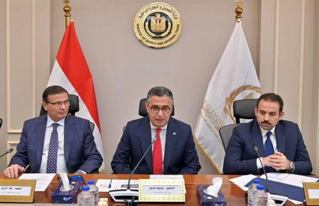 اتفاق ثلاثي لاستيراد دواجن مجمدة وطرحها بالمنافذ قبل شهر رمضان 