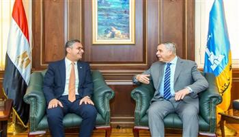 تخفيضات تصل إلى 30% قبل رمضان.. وزير التموين يتفقد المجمع الاستهلاكي بالإسكندرية