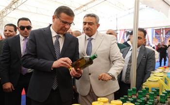 بمناسبة شهر رمضان.. وزير الزراعة ومحافظ القاهرة يفتتحان معرض السلع الغذائية بباب الشعرية