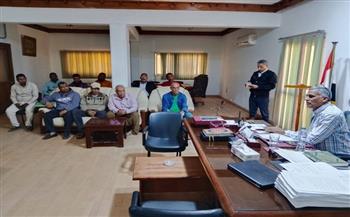 رئيس مدينة القصير يتابع سير العمل بالحملة الميكانيكية بالوحدة المحلية