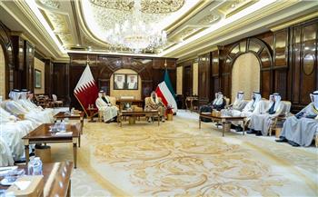 رئيس الوزراء الكويتي ونظيره القطري يبحثان آخر المستجدات الإقليمية والدولية